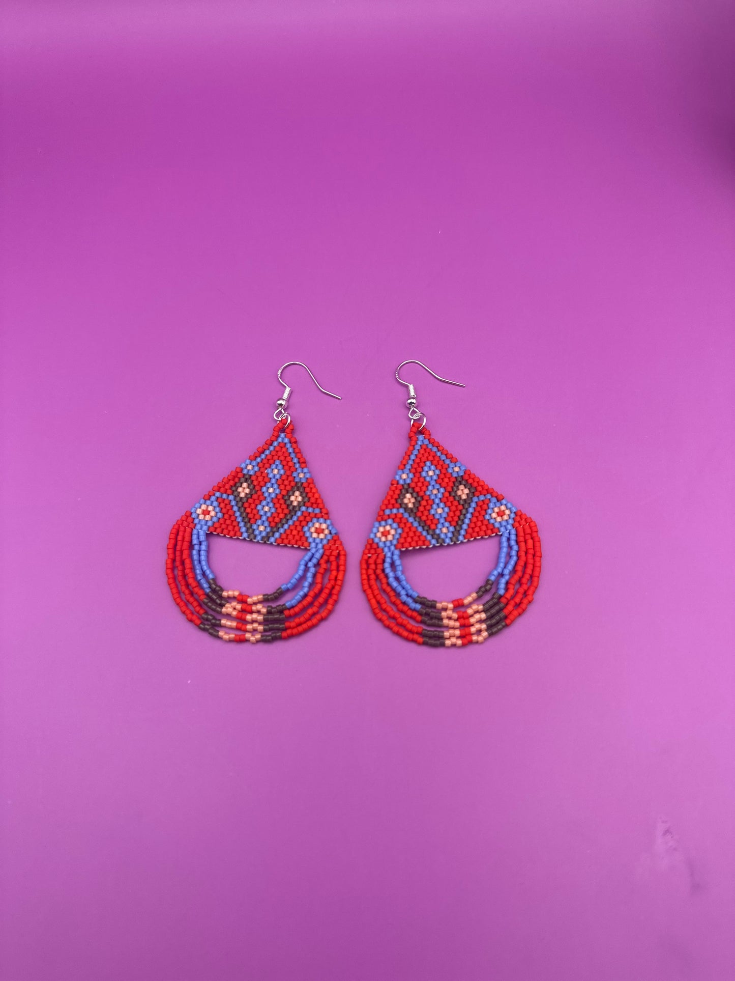 Aretes triangular coloridos