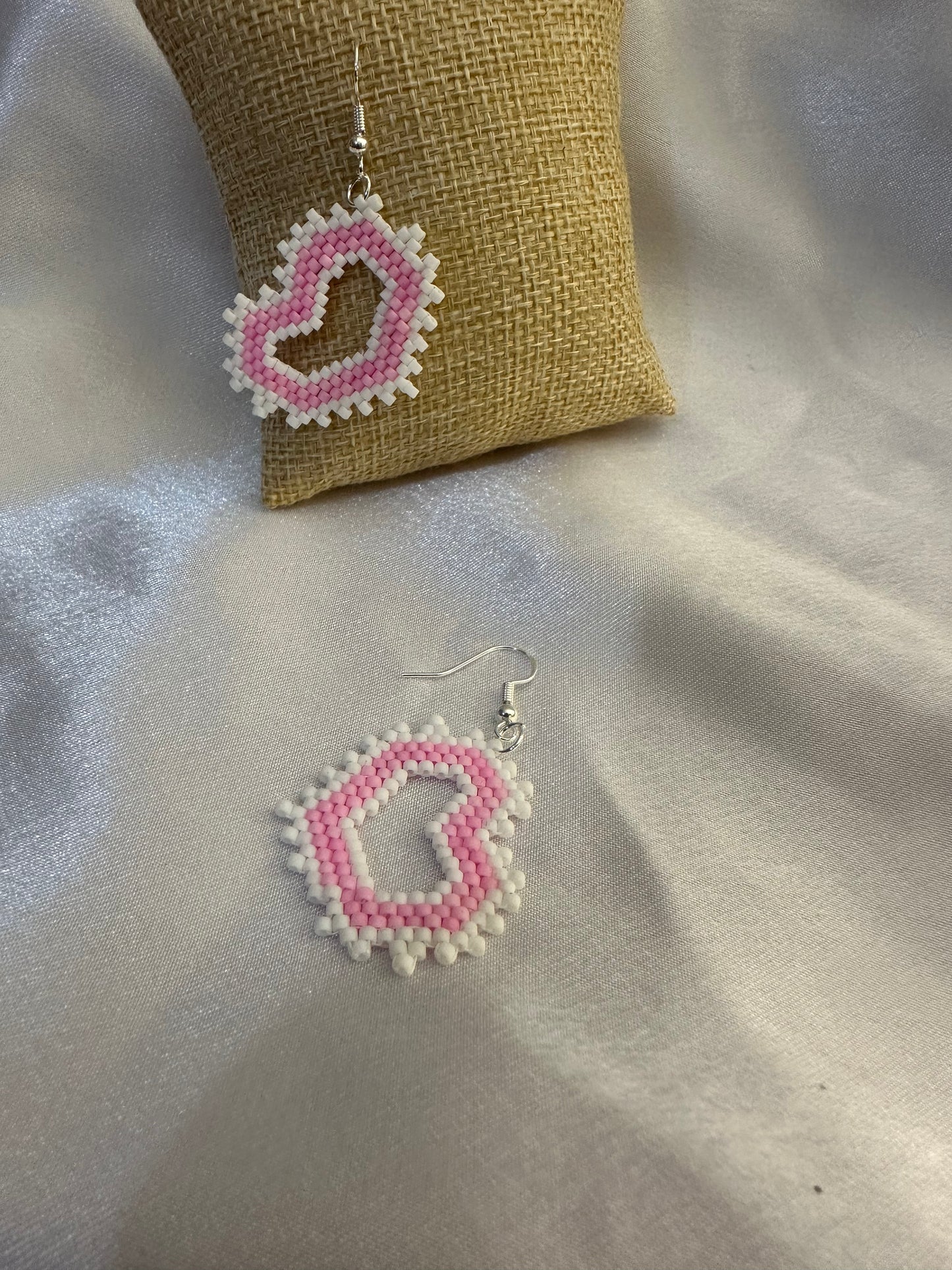 Artes estilo corazón rosa con blanco